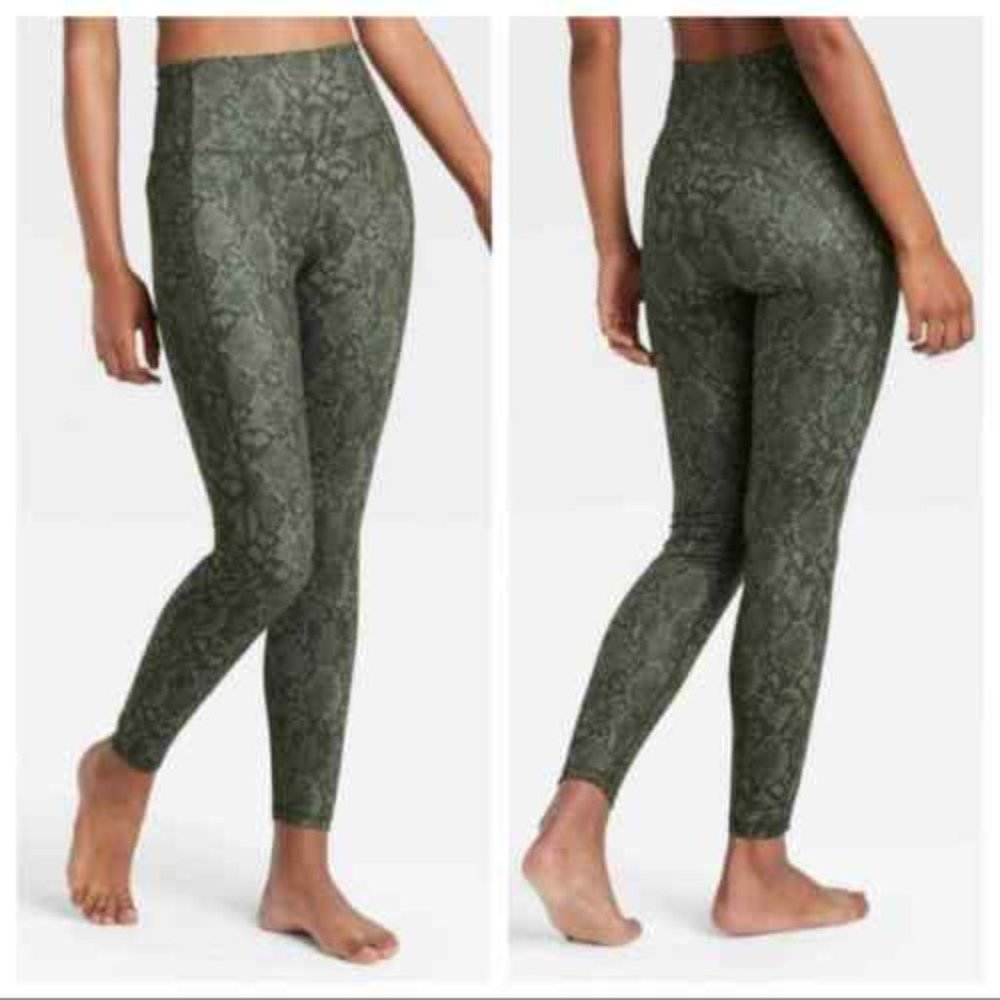 All in Motion Green Snakeprint 7/8 Cropped Leggings Size Small NWT
